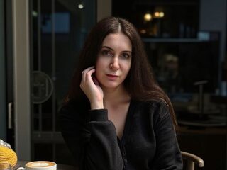 Luna Cullins live webcam model