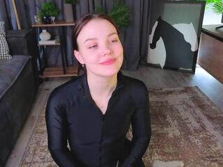 Bridgette Ahearn live webcam model