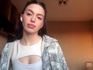 Amy Reeves live webcam model