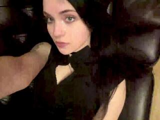 Casandra Yegge live webcam model