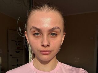 Madelene Harbough live webcam model