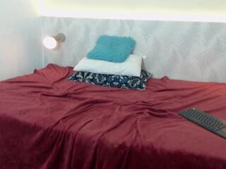 Lily Roseil live webcam model