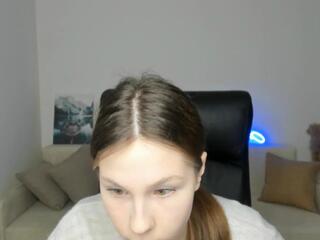 Madeline Chkouri live webcam model