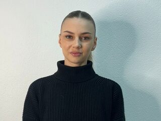 Caryn Quizon live webcam model