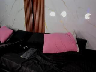 Celeste Sinner live webcam model