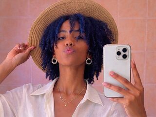 Tima Shukuri live webcam model