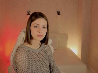 Kira Nights live webcam model