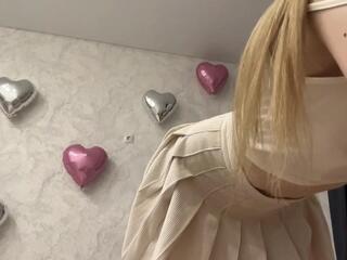 Livia Tuong live webcam model