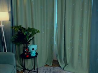 Mindi Briant live webcam model