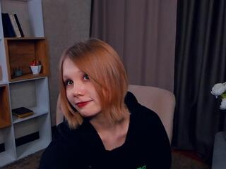 Zora Loadholt live webcam model