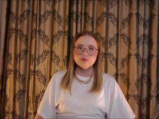 Lyndsey Brandl live webcam model