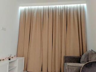 Roslyn Sentell live webcam model