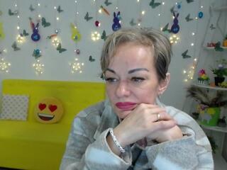 Nika Mayu live webcam model