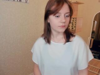 Karine Kijek live webcam model