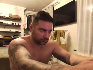  adriano_muscle chat room